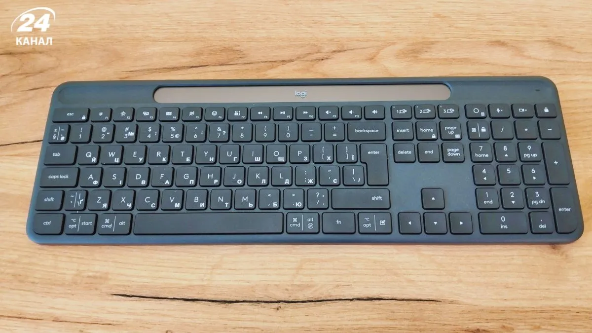 Logitech Signature Slim Solar+ K980 Logitech Signature Slim Solar+ K980