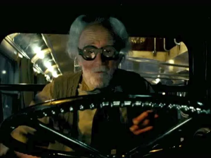 Джиммі Ґарднер у ролі водія автобуса Джиммі Ґарднер у ролі водія автобуса