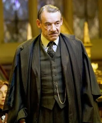 Роджер Ллойд-Пак у ролі чиновника міністерства Роджер Ллойд-Пак у ролі чиновника міністерства