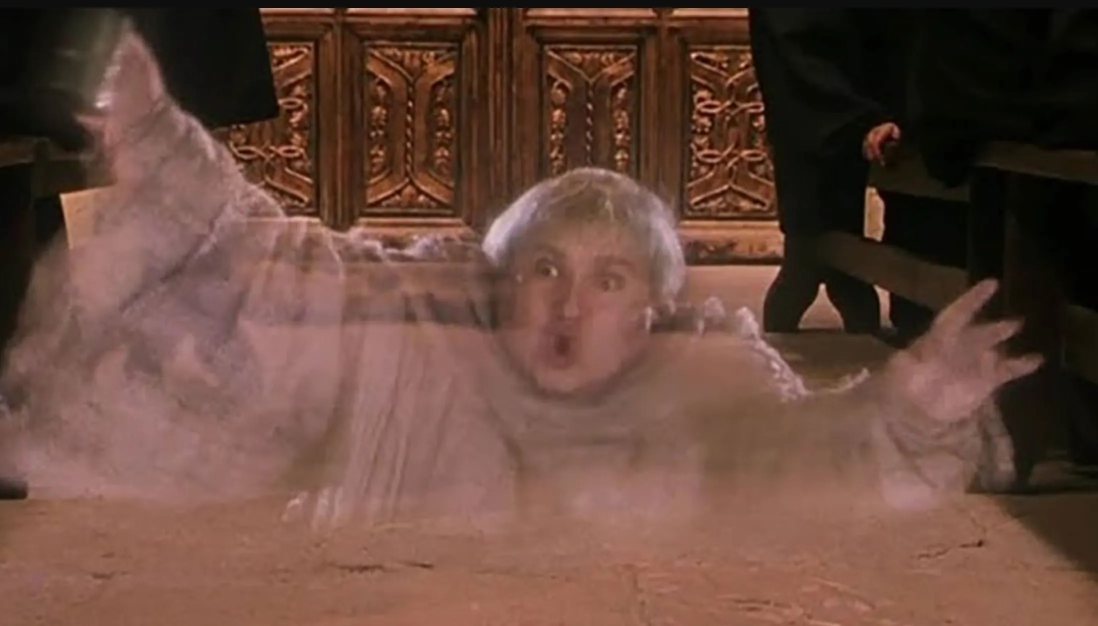 Саймон Фішер-Беккер у ролі привида Саймон Фішер-Беккер у ролі привида