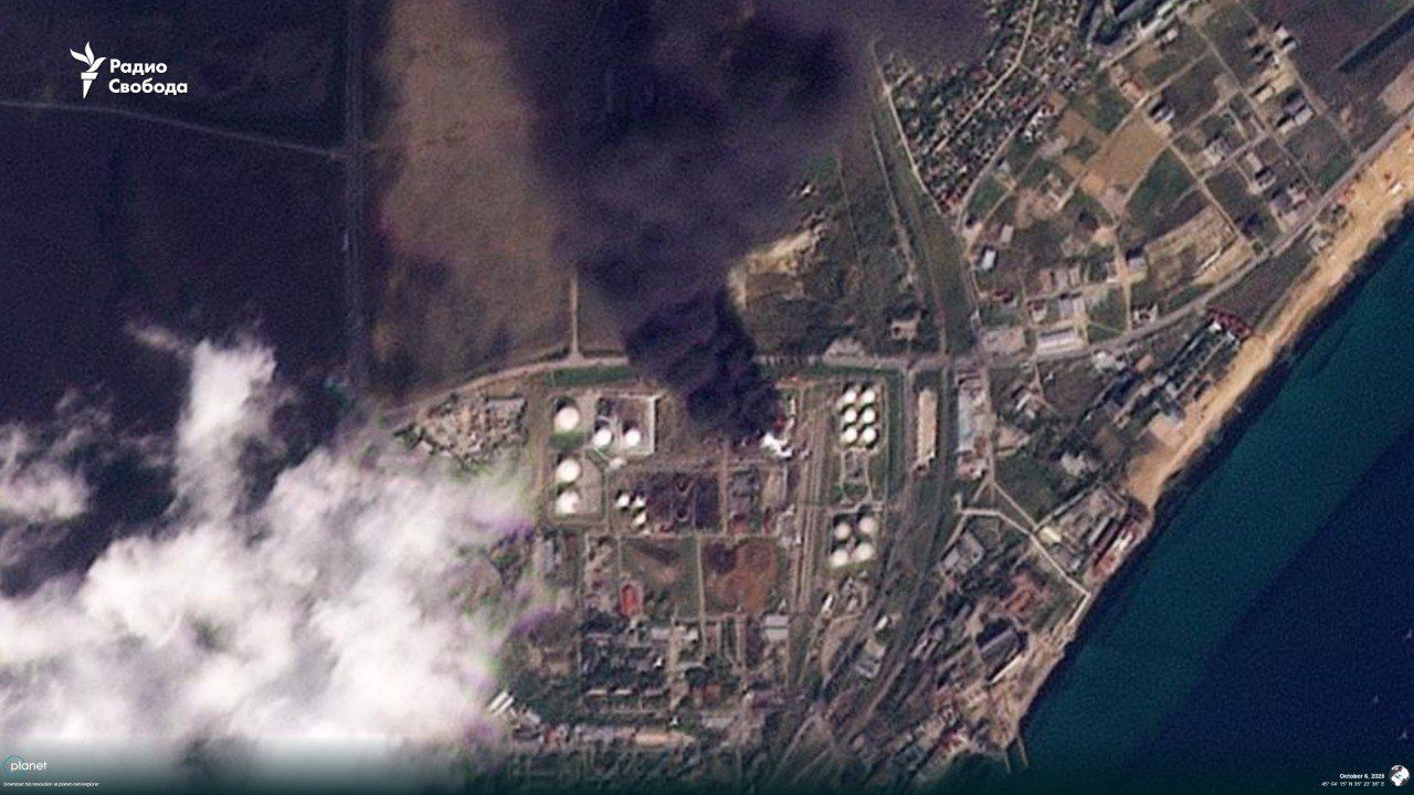 У Феодосії дим від пожежі поширився на 12 кілометрів У Феодосії дим від пожежі поширився на 12 кілометрів