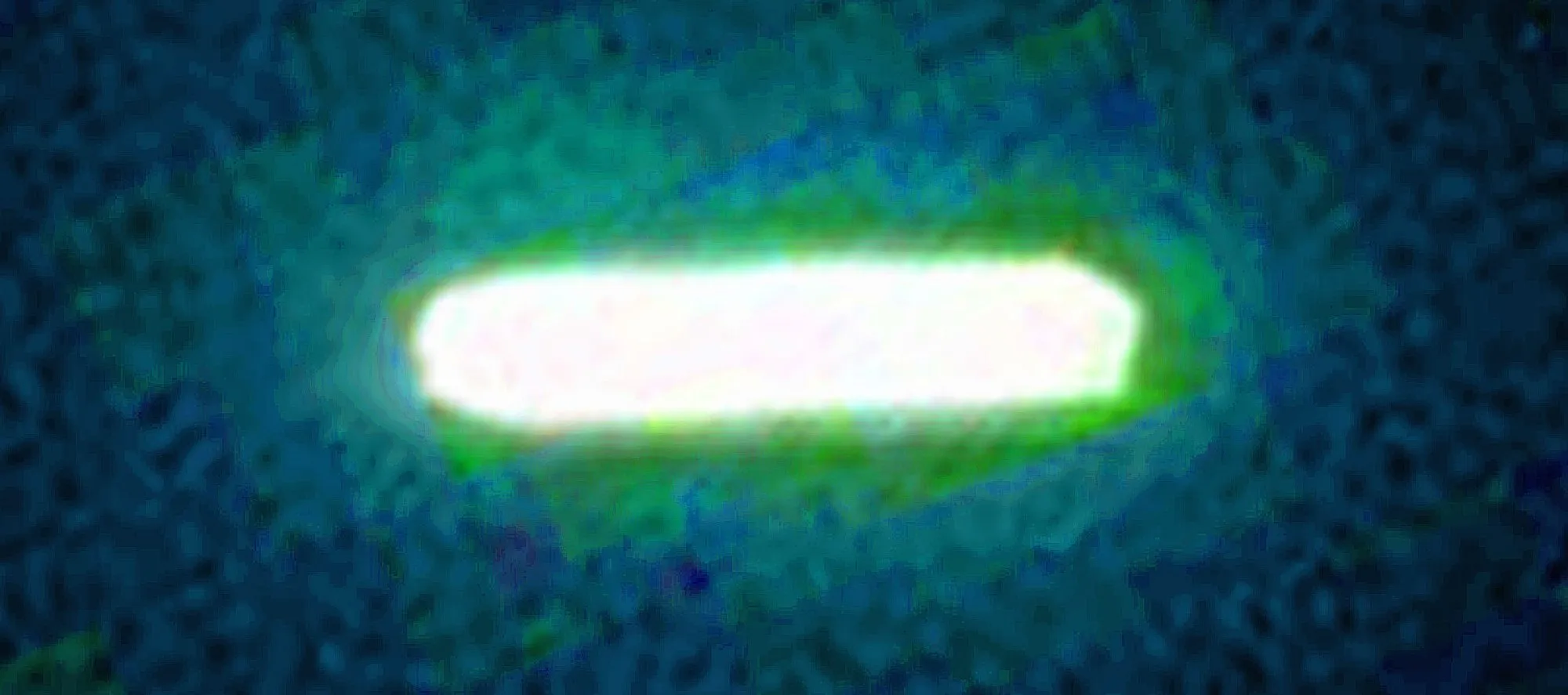 Зображення з покращеним кольором, якими поділилися численні користувачі соціальних мереж, виявили дивне зелене світіння навколо 3I/ATLAS