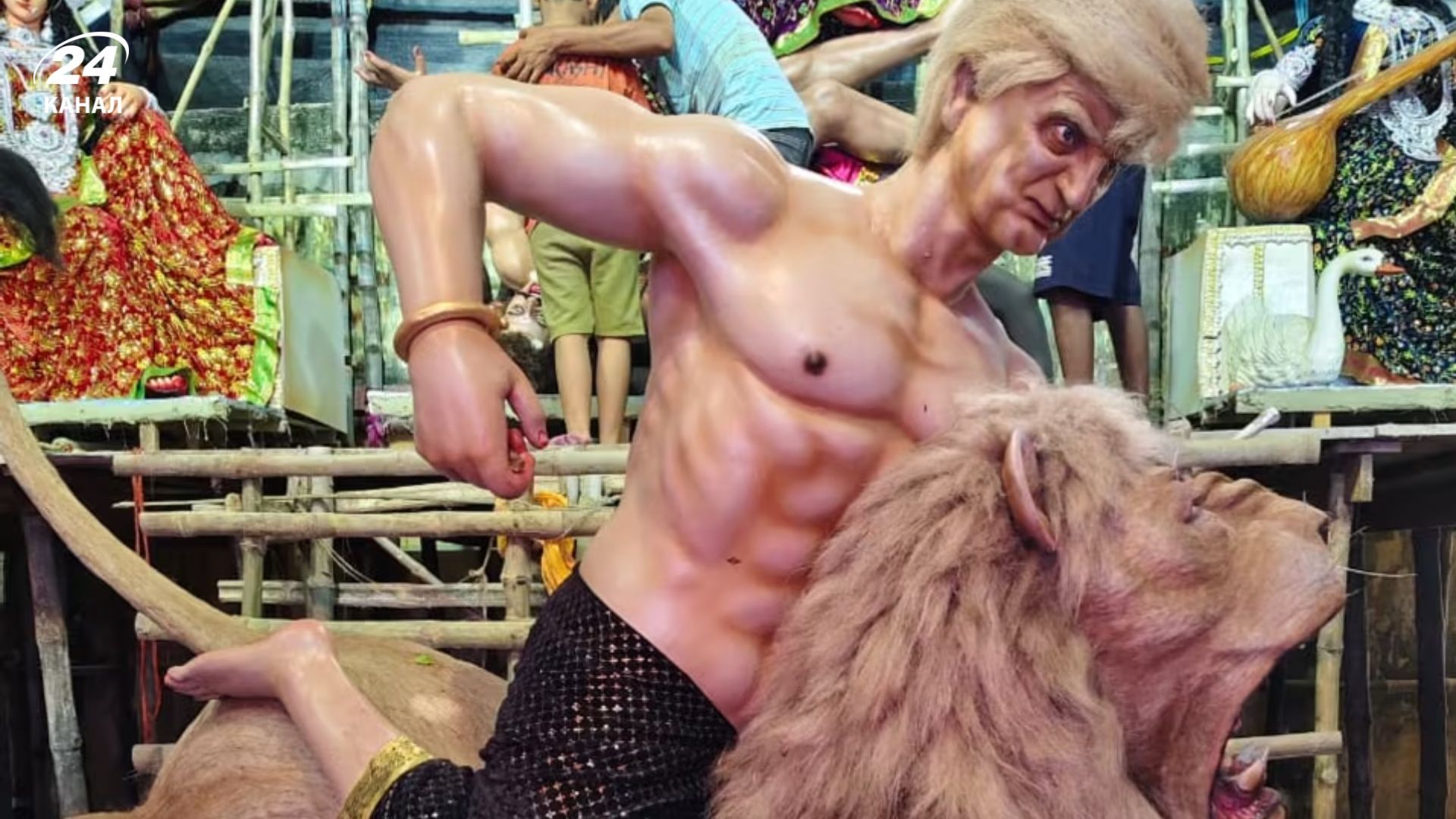 На индийском фестивале Трампа изобразили демоном на индийском фестивале