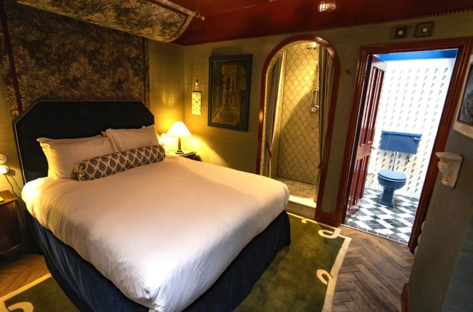 Номер у готелі, який раніше був громадським туалетом Номер у готелі, який раніше був громадським туалетом