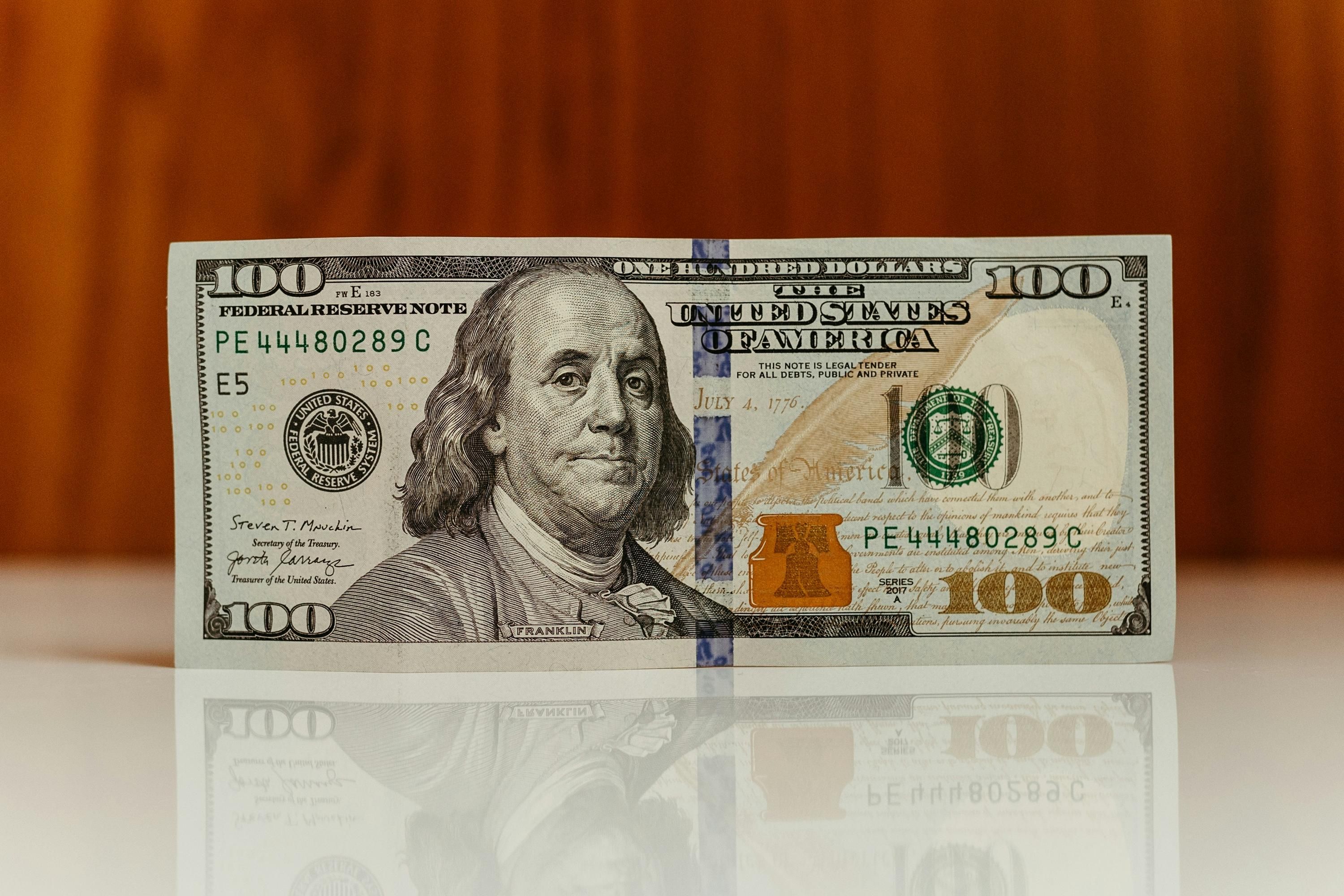 Курс в обмінниках виріс 9 жовтня - по скільки здають долар в обмінниках Курс в обмінниках виріс 9 жовтня - по скільки здають долар в обмінниках