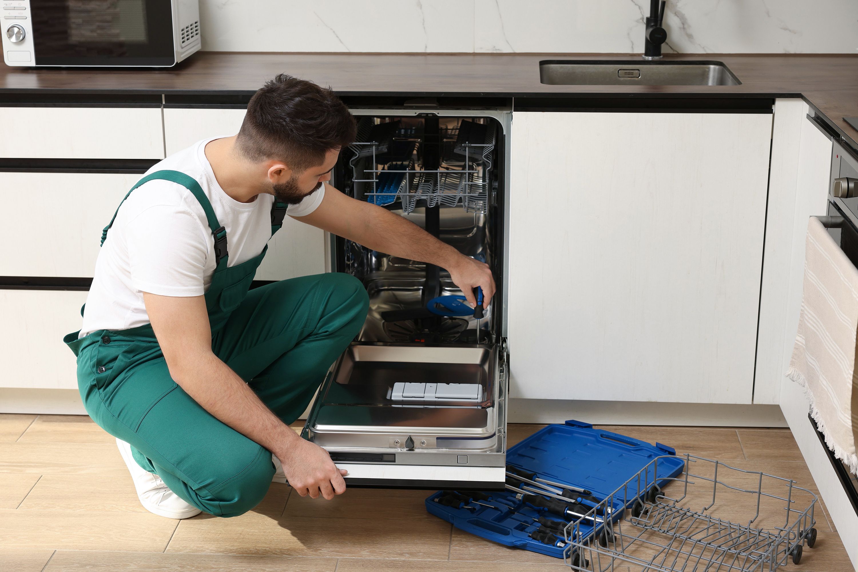 Какие привычки сокращают срок службы посудомоечной машины Какие привычки сокращают срок службы посудомоечной машины