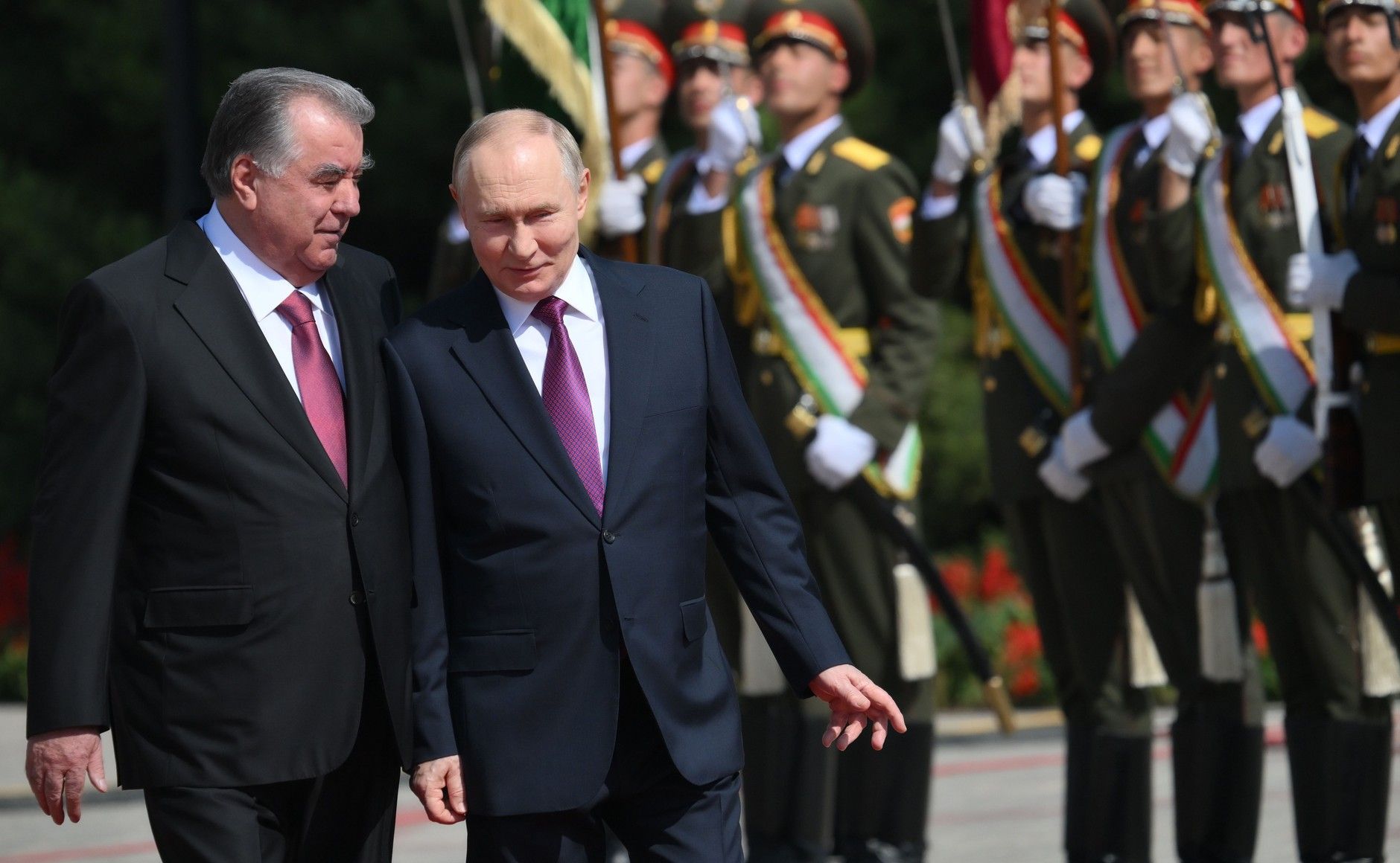 Російський диктатор Путін, президент Таджикистану Рахмон Російський диктатор Путін, президент Таджикистану Рахмон