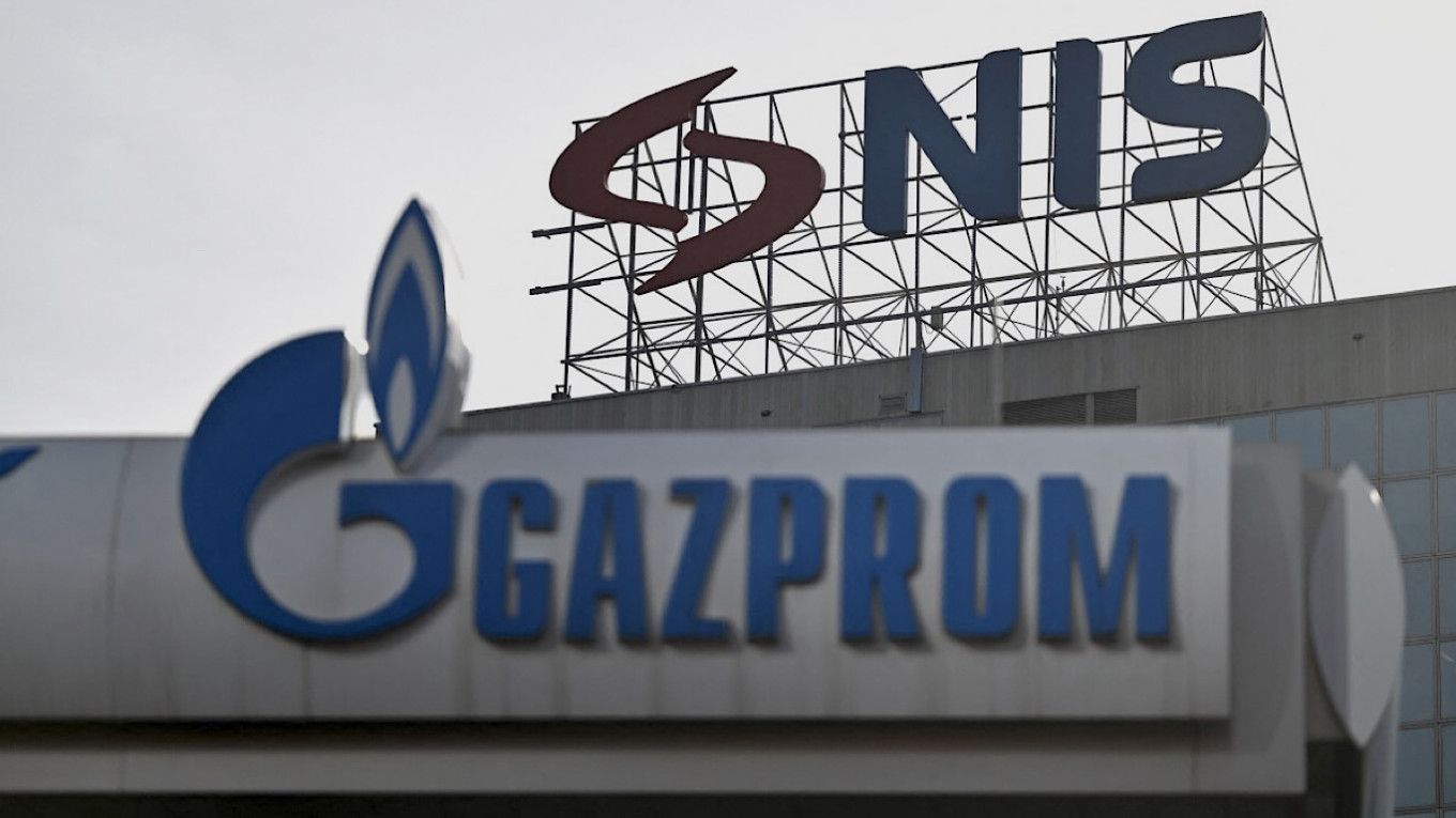 Єдиний НПЗ Сербії відрізали від нафти через зв’язки з Росією