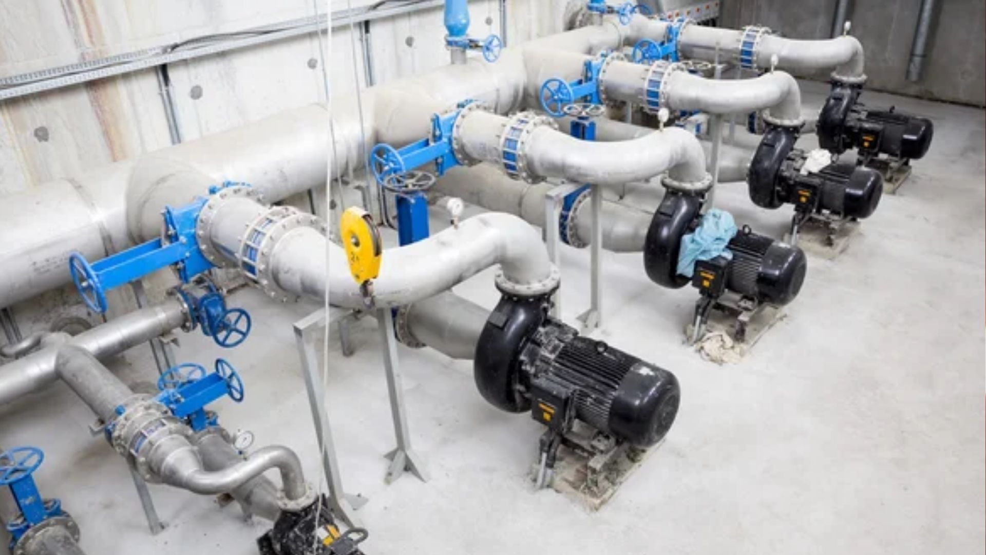 Водонасосная станция в Светловодске ограничила работу после обстрела Водонасосная станция в Светловодске ограничила работу после обстрела