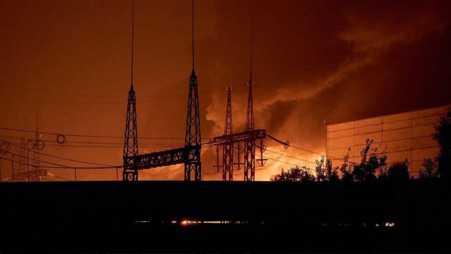 Росіяни вночі атакували енергетику України Росіяни вночі атакували енергетику України