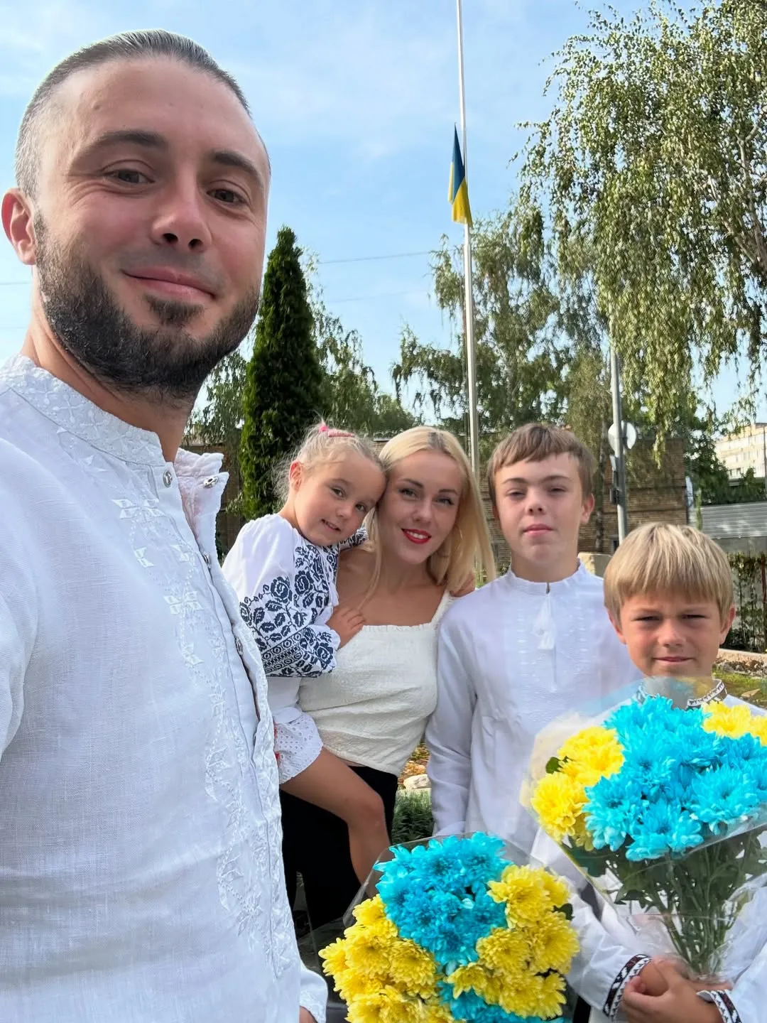 Тарас та Олена Тополі з дітьми