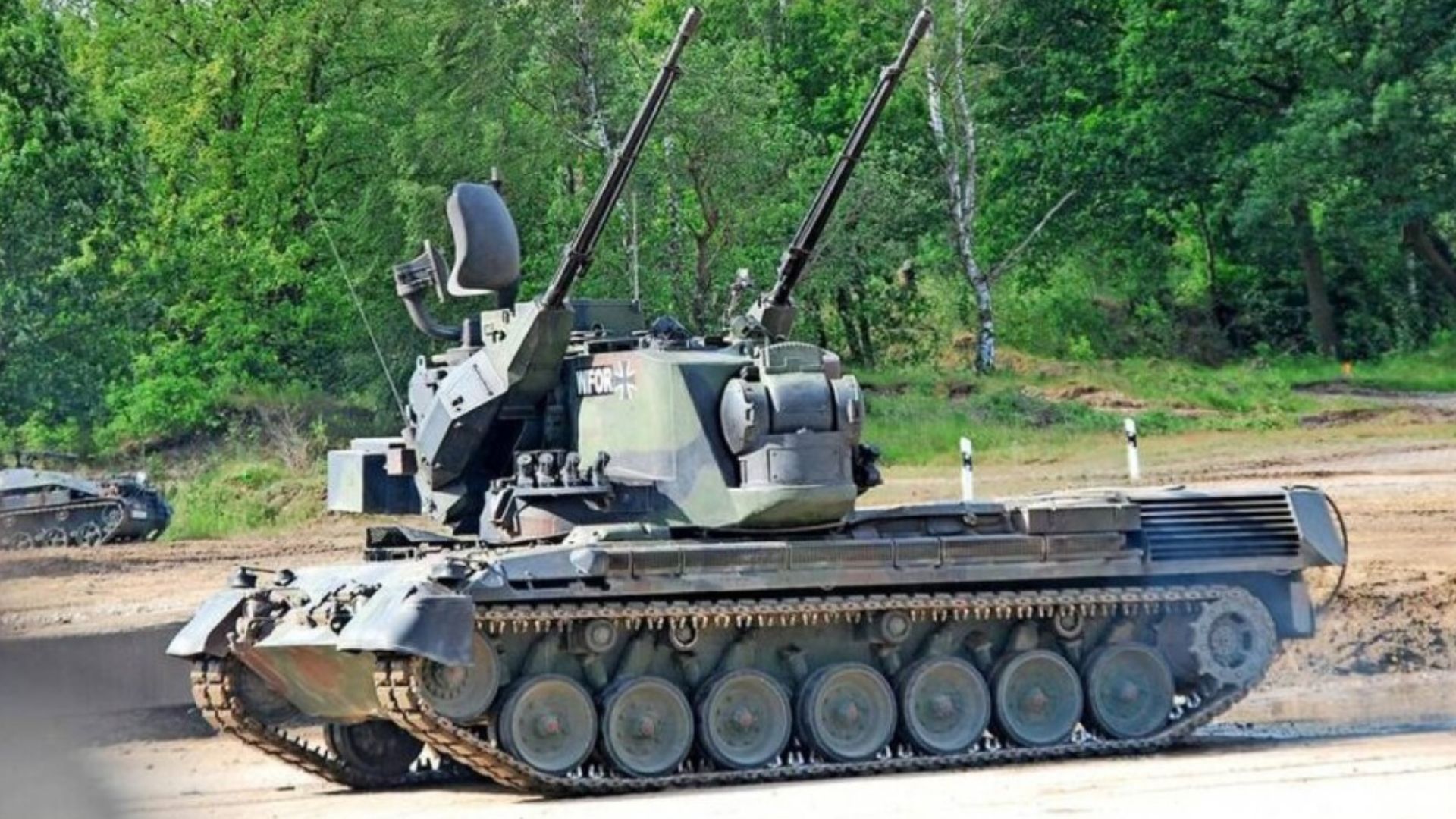 Конституція Німеччини обмежує дії її армії Конституція Німеччини обмежує дії її армії