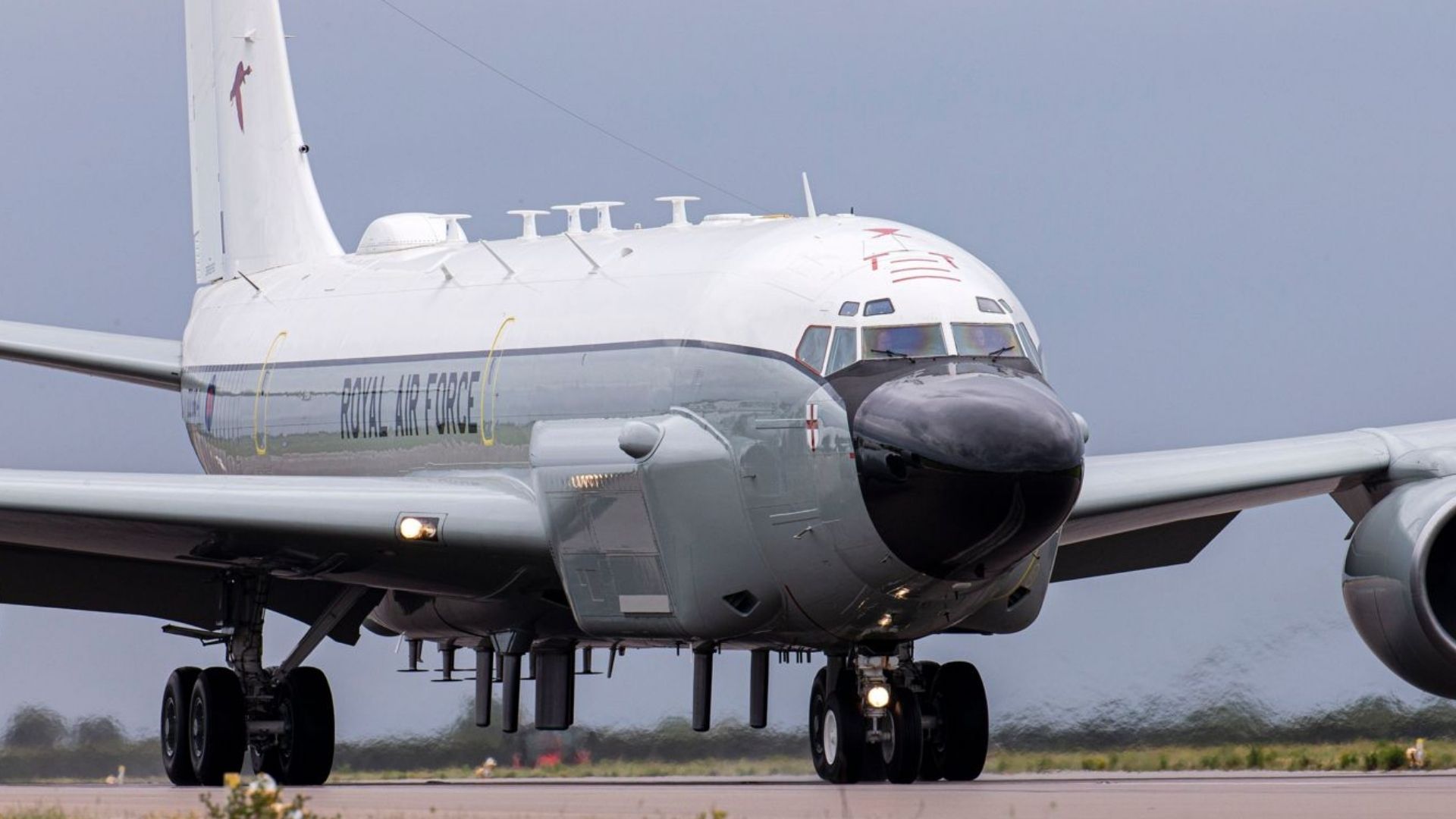 Самолеты НАТО патрулировали у границы России Самолеты НАТО патрулировали у границы России