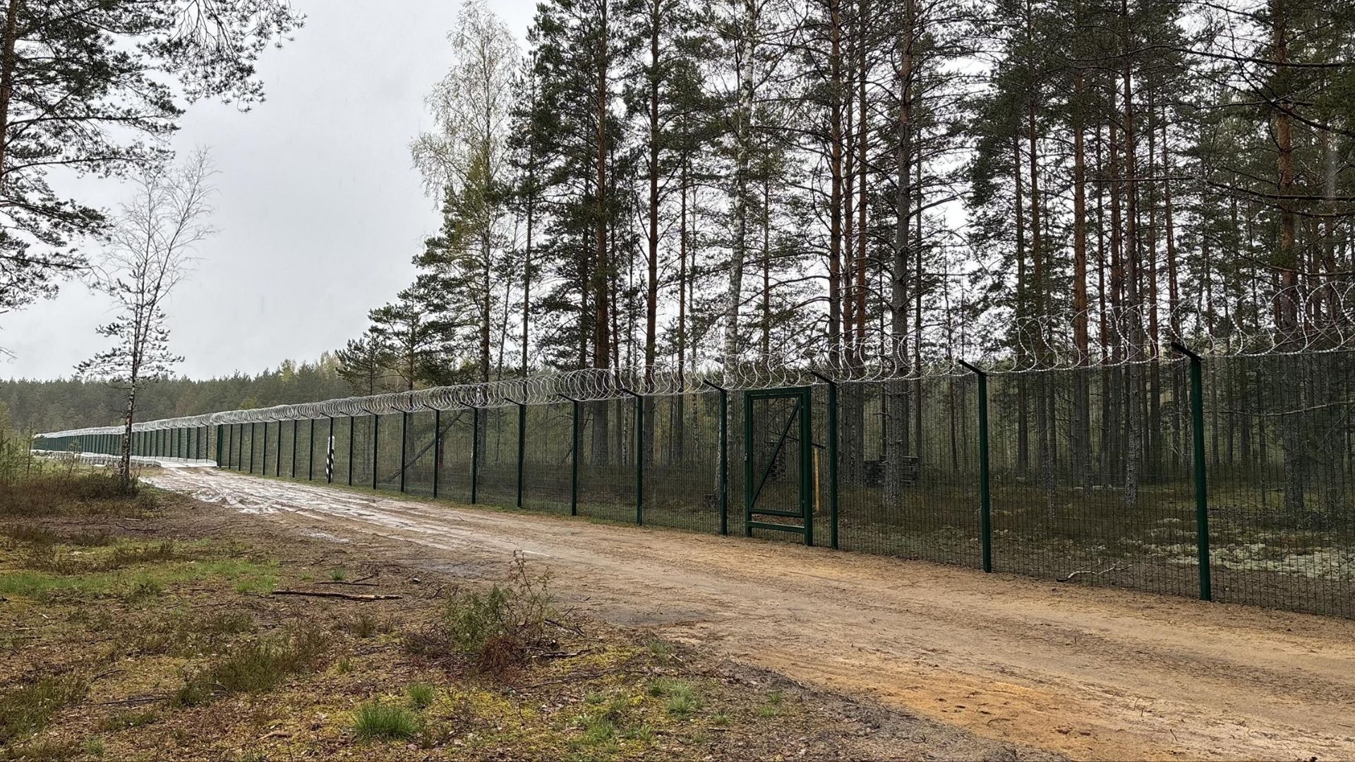 Эстония закрыла пункт пропуска Саатсе на границе с Россией Эстония закрыла пункт пропуска Саатсе на границе с Россией