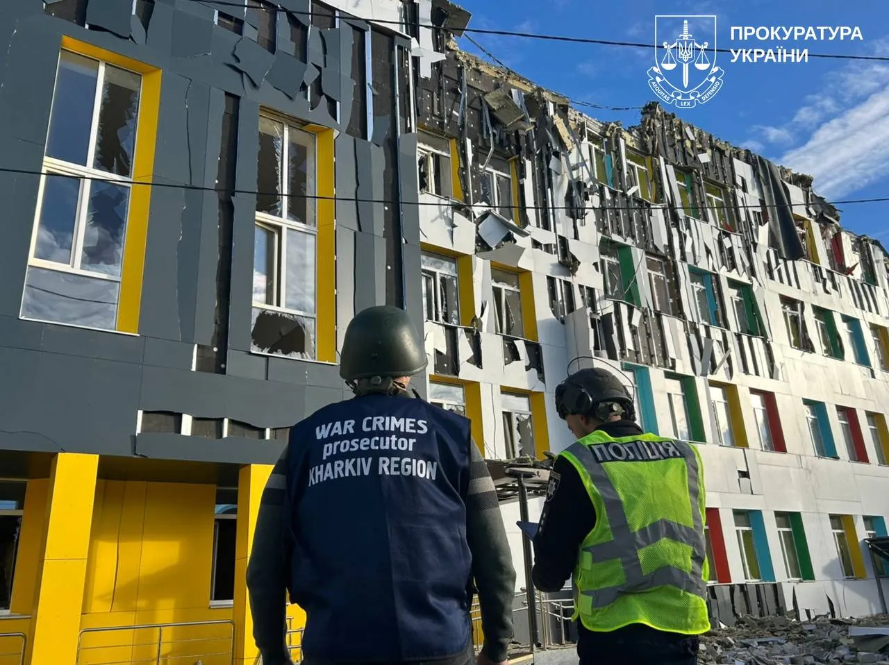 Наслідки обстрілу навчального закладу в Чугуєві