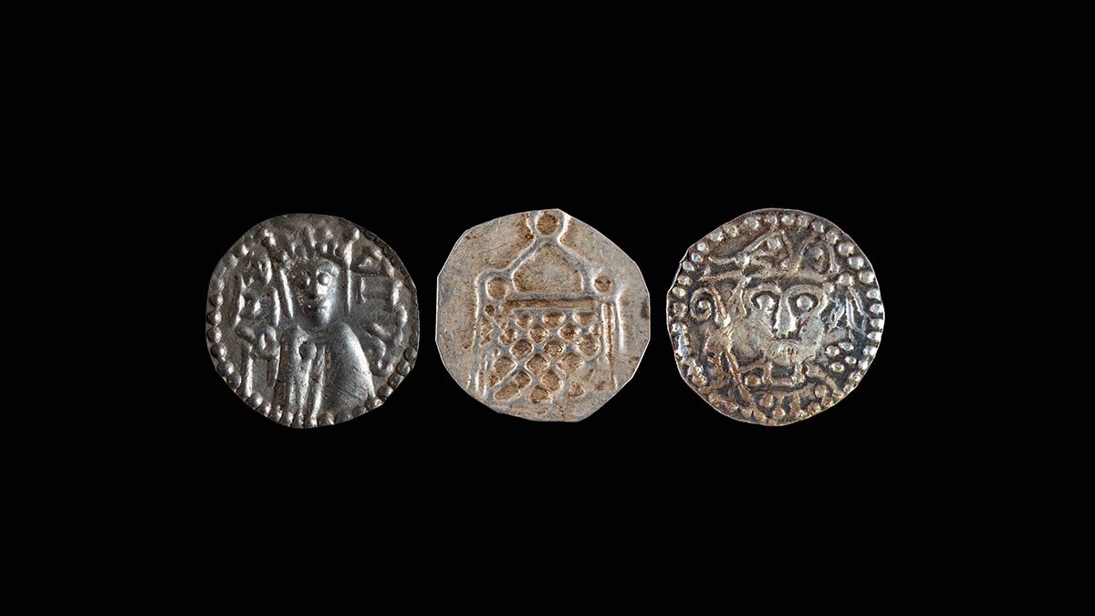 Находка средневекового клада в Швеции – тысячи серебряных монет из Средневековья Находка средневекового клада в Швеции – тысячи серебряных монет из Средневековья