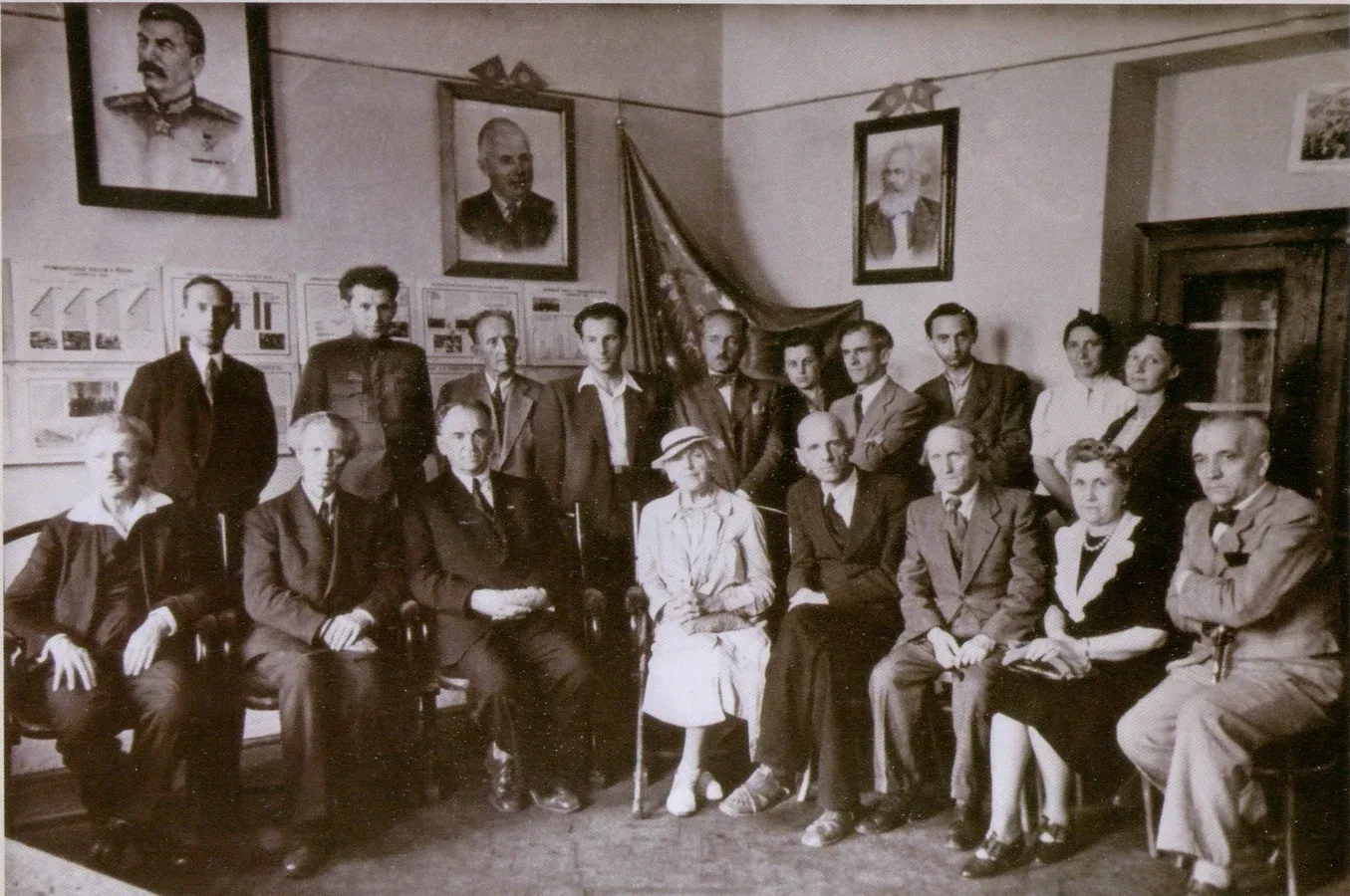 Соломия Крушельницкая с преподавателями Львовской консерватории