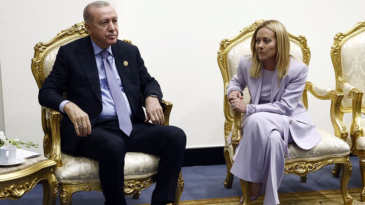 Эрдоган посоветовал Мелони бросить курить