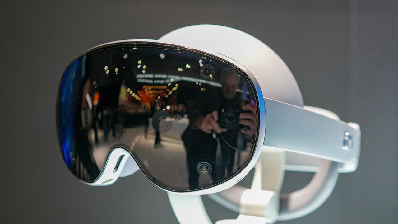 Samsung скоро представит новую XR-гарнитуру на Android Samsung скоро представит новую XR-гарнитуру на Android