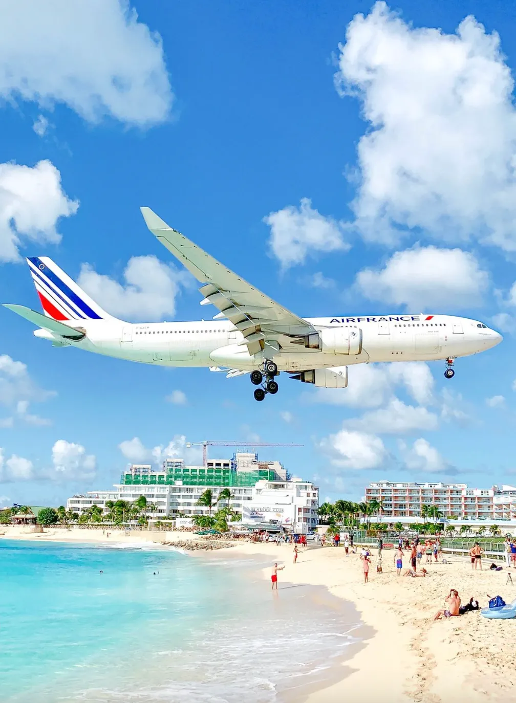 Карибский пляж, где лайнеры проносятся над вашей головой Карибский пляж, где лайнеры проносятся над вашей головой