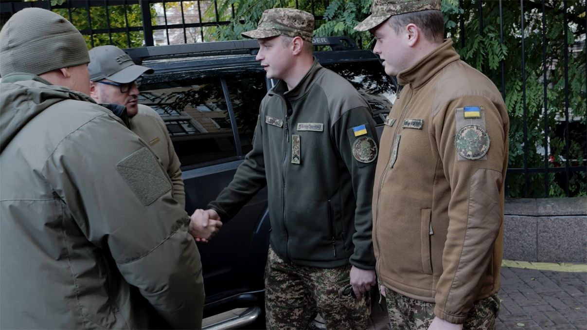 Захисники отримали черговий позашляховик від волонтерів