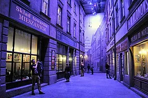 Польська міжвоєнна вулична сценографія/ фото Culturesofhistoryforum