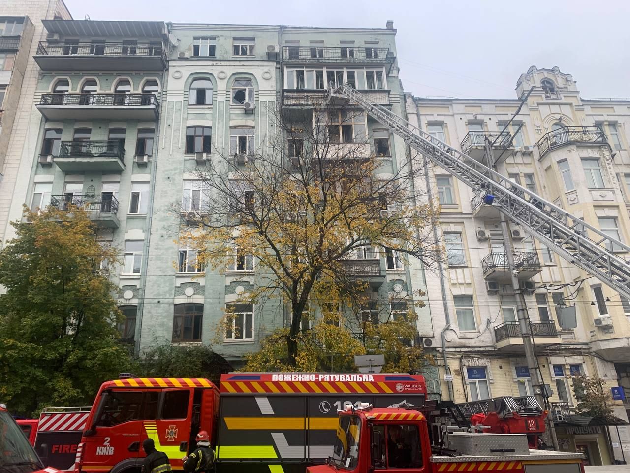 В Киеве на Печерске пожар был всю ночь, транспорт ездил по-другому - новости Киева - 24 Канал В Киеве на Печерске пожар был всю ночь, транспорт ездил по-другому - новости Киева - 24 Канал
