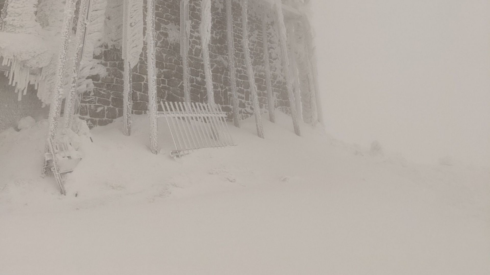 Гора Піп Іван 19 жовтня уся покрита снігом Гора Піп Іван 19 жовтня уся покрита снігом