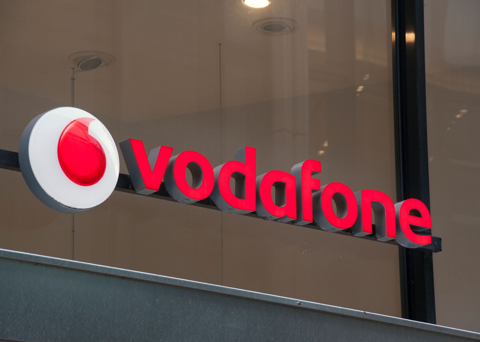 Vodafone проложит кабельную систему по Черному морю в обход России Vodafone проложит кабельную систему по Черному морю в обход России