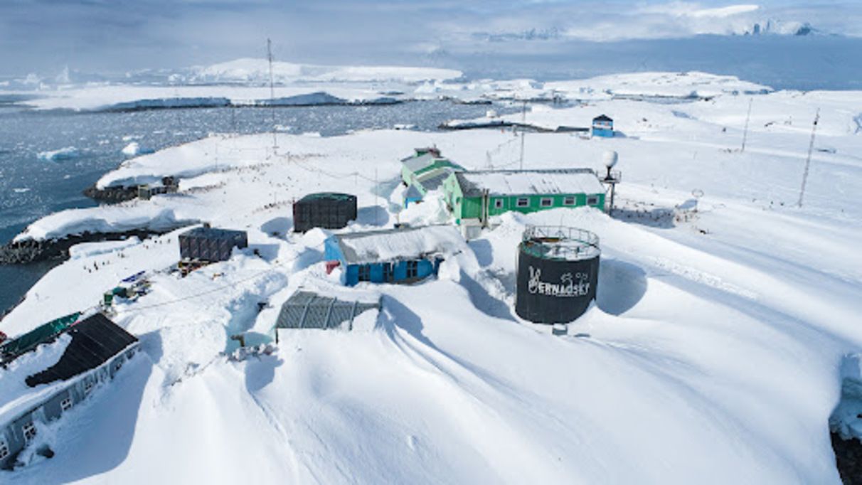 Кухарі на станції "Вернадського" працюють в непростих умовах 