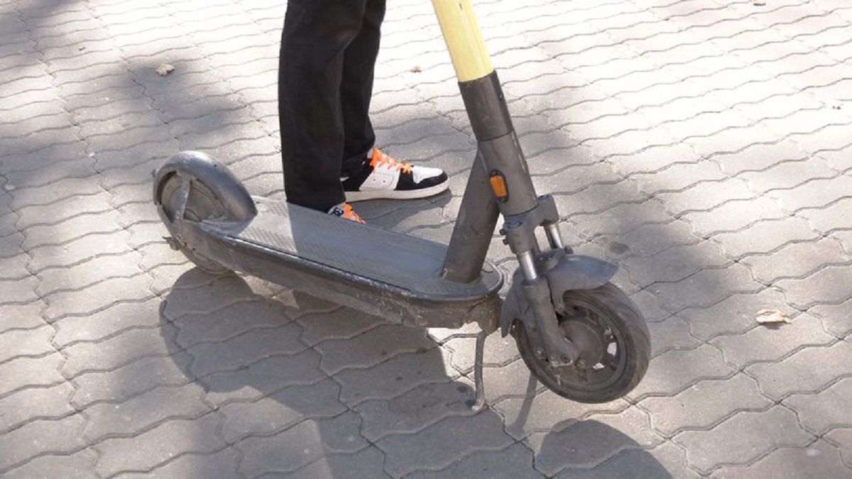 В Праге запретили прокат электросамокатов – какая причина - Заграница