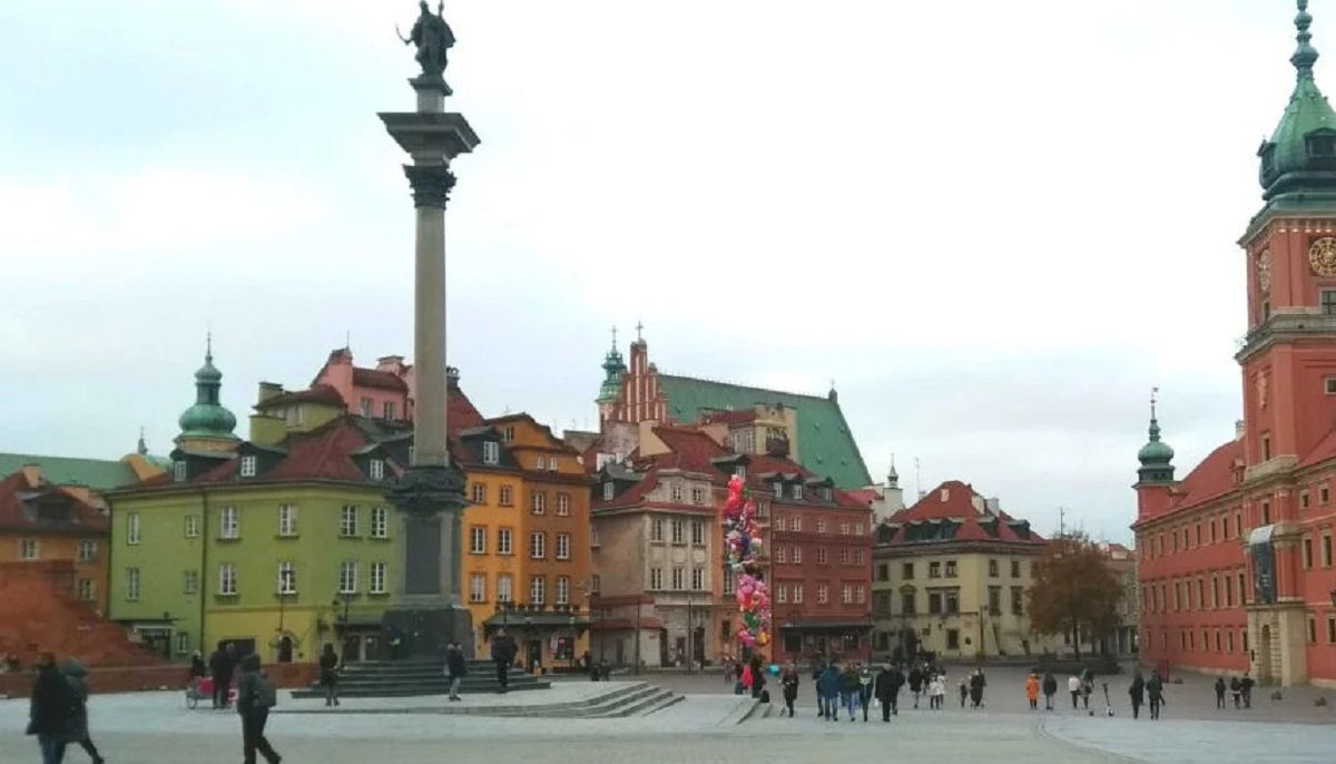 Додатковий вихідний у листопаді для працівників у Польщі – кого це стосується - Закордон