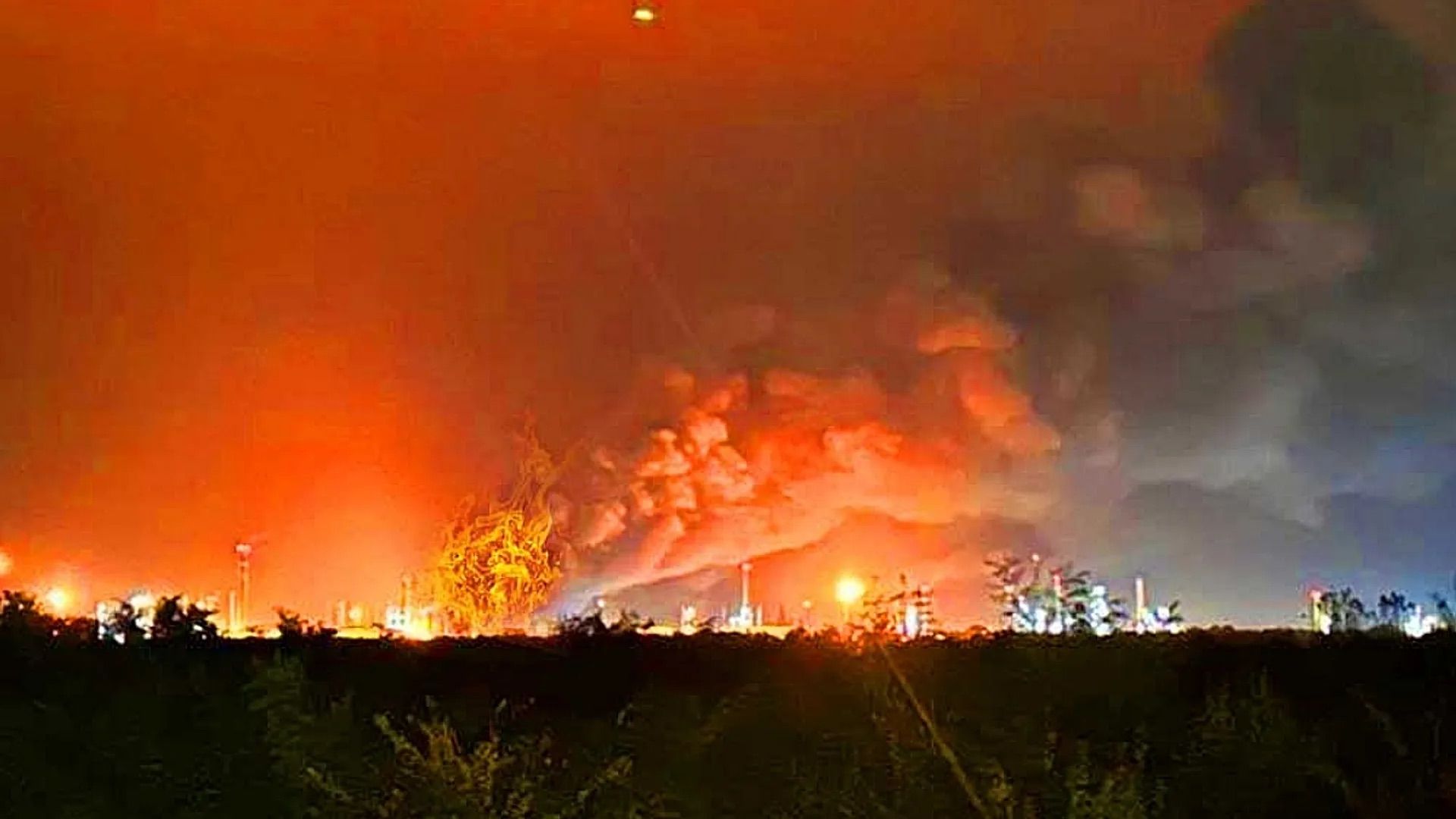 На найбільшому НПЗ Угорщини була пожежа 