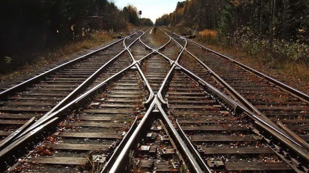 Підірвано залізницю на сполученні Псков – Санкт-Петербург Підірвано залізницю на сполученні Псков – Санкт-Петербург