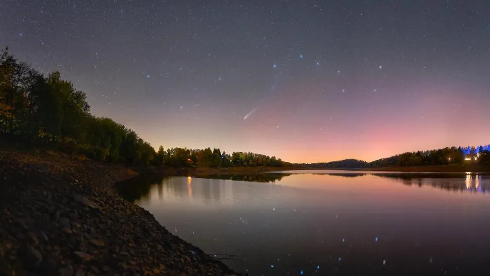 Новое фото показывает длинный хвост кометы Леммон после того, как его разорвал сильный порыв солнечного ветра Новое фото показывает длинный хвост кометы Леммон после того, как его разорвал сильный порыв солнечного ветра