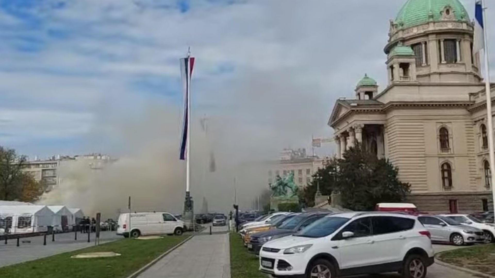 У Белграді біля уряду сталася стрілянина, внаслідок чого постраждала людина У Белграді біля уряду сталася стрілянина, внаслідок чого постраждала людина