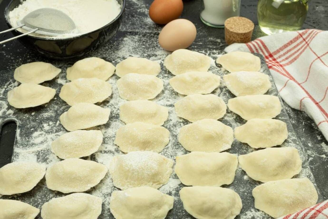 Будут такими же вкусными, как у бабушки: 3 рецепта идеального теста для вареников