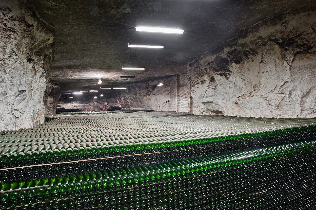 Артемовское шампанское на заводе в Бахмуте