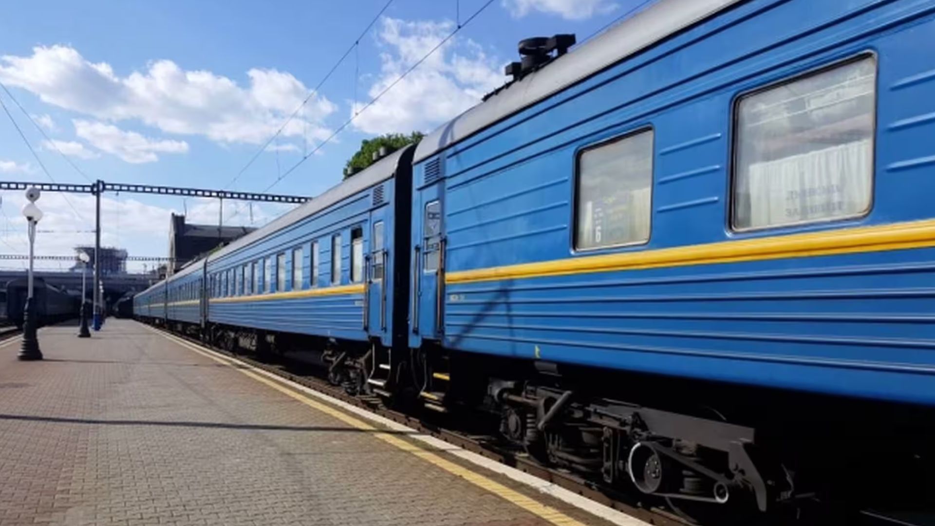 Біля Краматорська росіяни спробували атакувати пасажирський потяг безпілотником - 24 Канал Біля Краматорська росіяни спробували атакувати пасажирський потяг безпілотником - 24 Канал