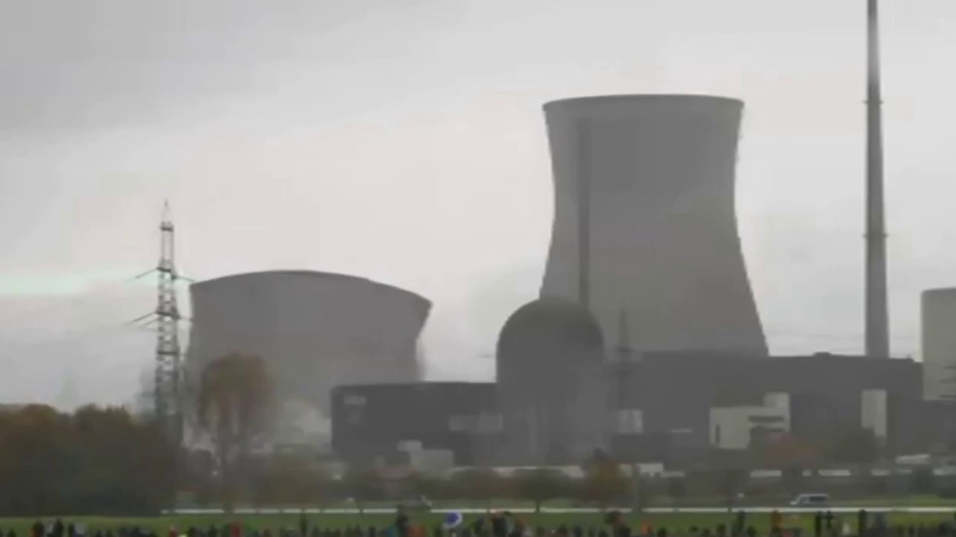 В Германии взорвали две градирни одной из крупнейших в стране АЭС "Гундремминген" - Экономика