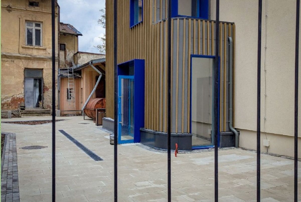 Во Львове историческое здание получило лифт в подарок историческое здание