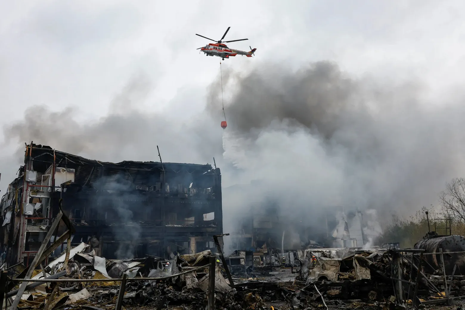 Російський обстріл знищив склад фармкомпанії "Оптіма-Фарм" Російський обстріл знищив склад фармкомпанії "Оптіма-Фарм"