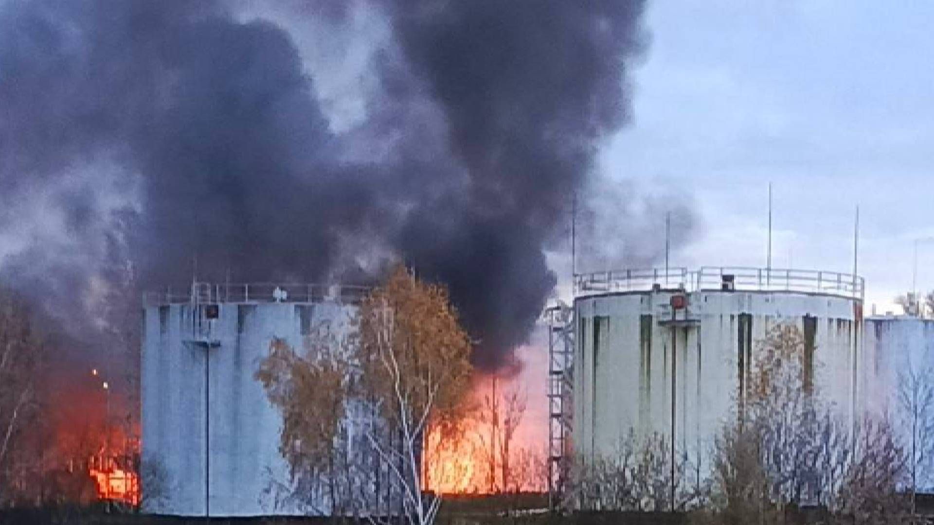 У Московській області спалахнула нафтобаза У Московській області спалахнула нафтобаза