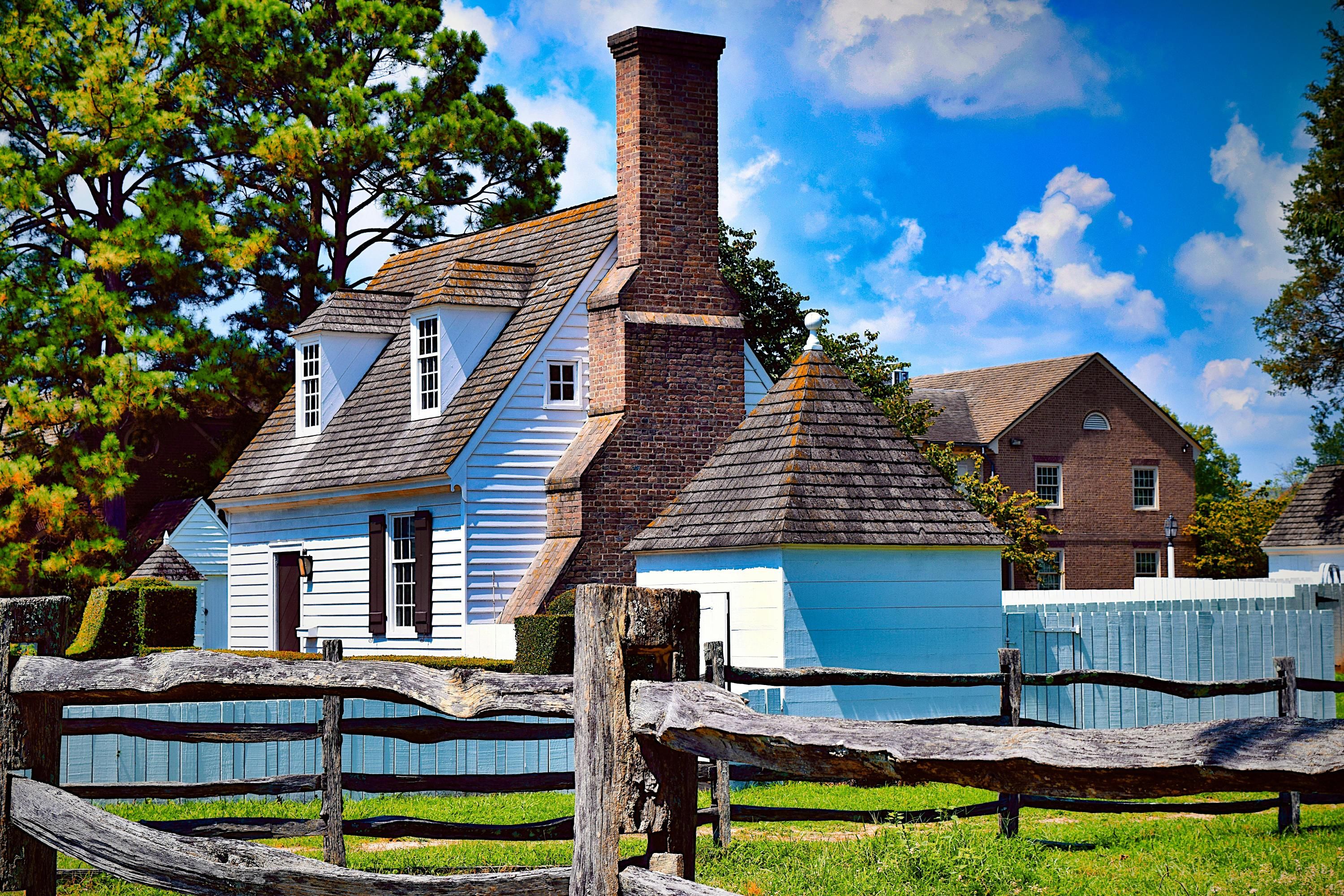 Какая максимально возможная высота забора возле дома в селе