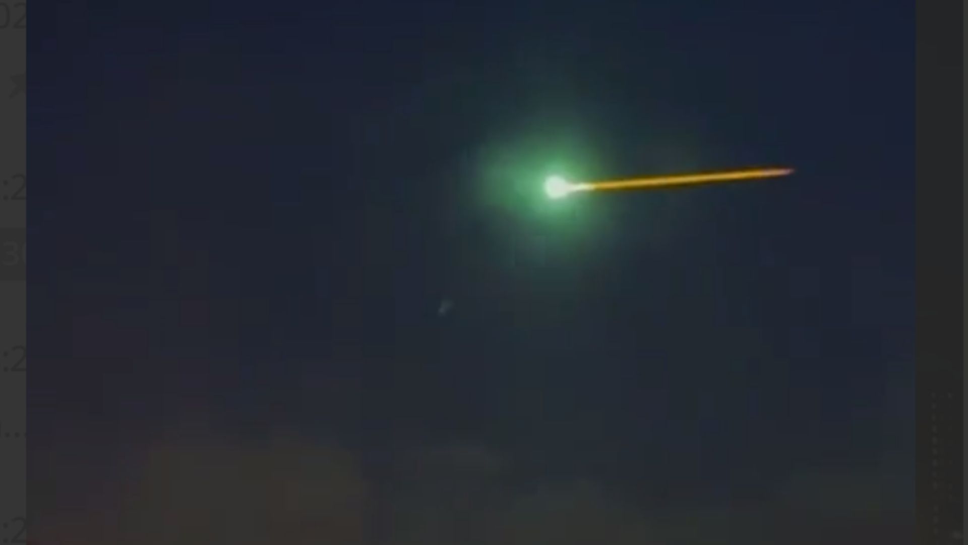 Над Московю летів загадковий яскраво-зелений об'єкт Над Московю летів загадковий яскраво-зелений об'єкт