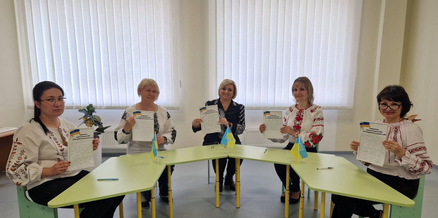 Радиодиктант 2025 - реакции украинцев на текст Треба жити! и его прочтение Радиодиктант 2025 - реакции украинцев на текст Треба жити! и его прочтение