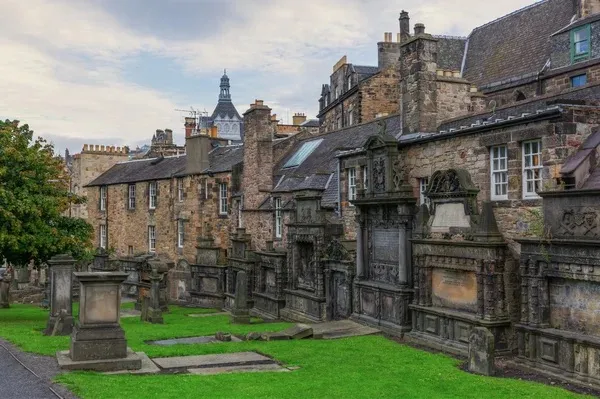 Цвинтар Greyfriars Kirkyard / фото Depositphotos