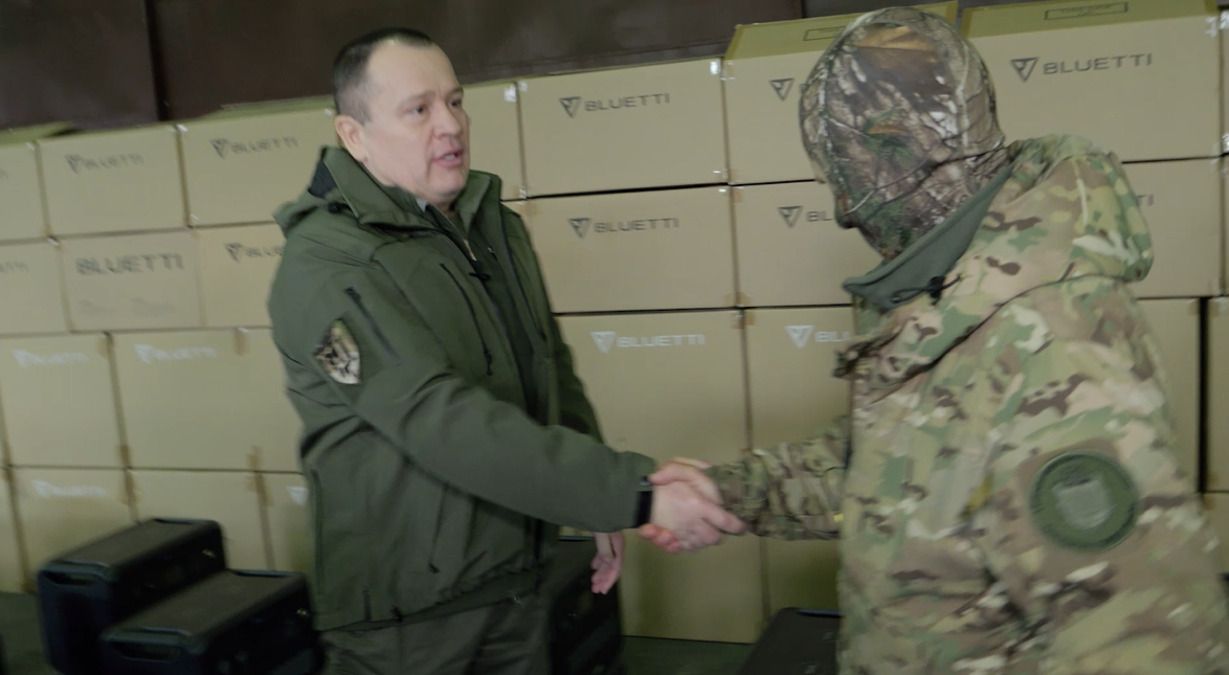 Бійці батальйону Свобода отримали від Української команди партію потужних зарядних станцій - 24 Канал Бійці батальйону Свобода отримали від Української команди партію потужних зарядних станцій - 24 Канал