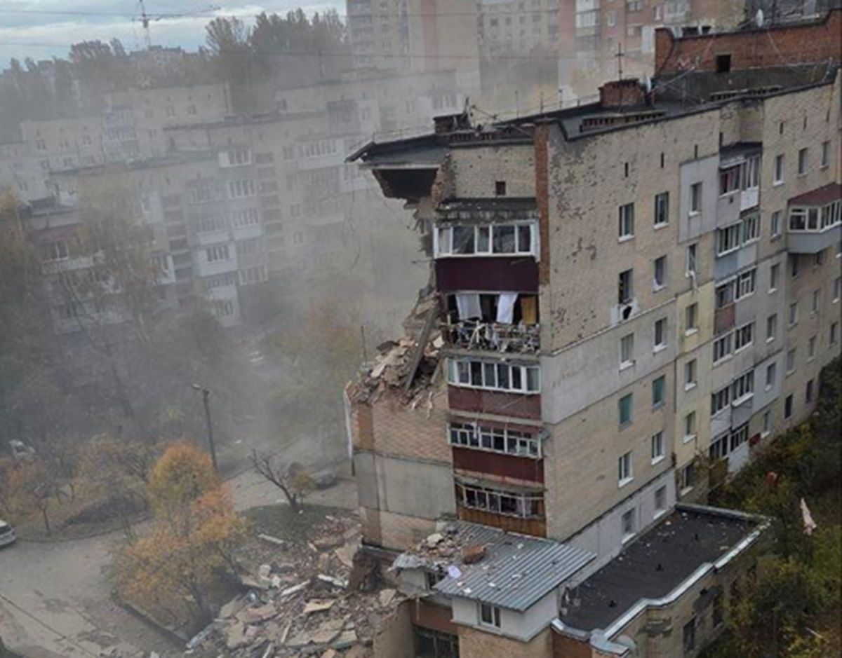 В Хмельницком существует угроза дальнейшего обрушения дома - 24 Канал