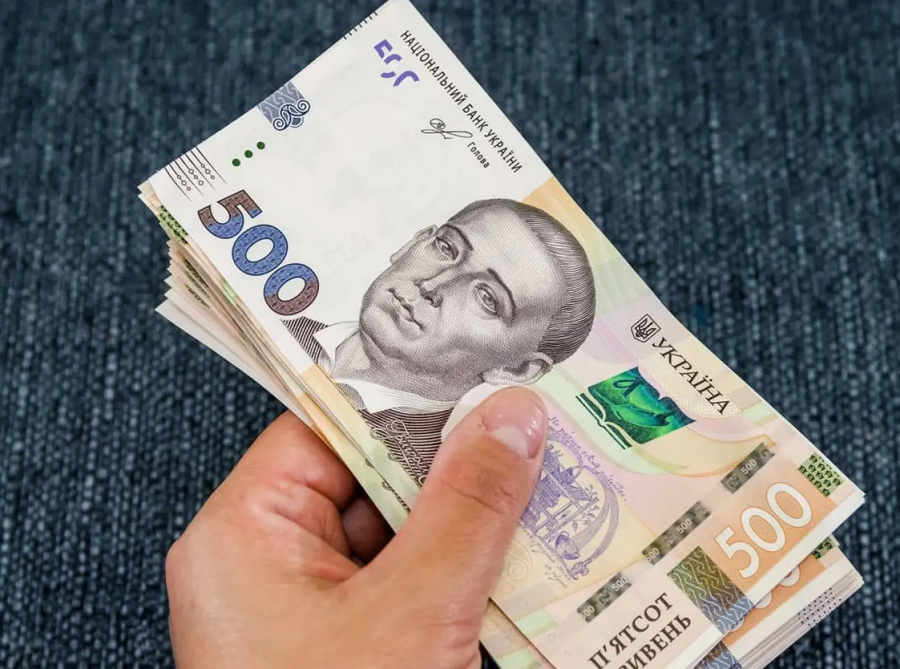 Середня зарплата в Україні рекордно зросла: який розмір виплати в жовтні Середня зарплата в Україні рекордно зросла: який розмір виплати в жовтні